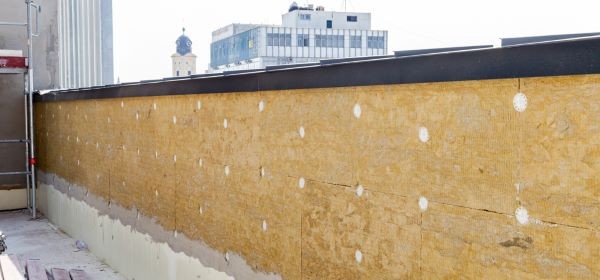 ROCKWOOL Frontrock Max E homlokzati hőszigetelés a debreceni Párizsi Udvarnál