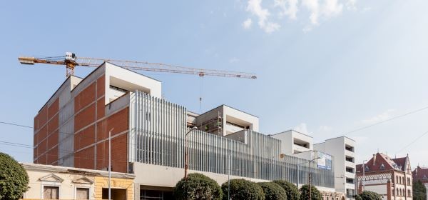 ROCKWOOL Frontrock Max E homlokzati hőszigetelés a debreceni Párizsi Udvarnál