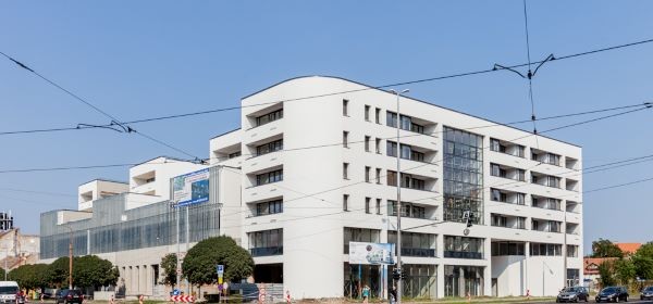 ROCKWOOL Frontrock Max E homlokzati hőszigetelés a debreceni Párizsi Udvarnál