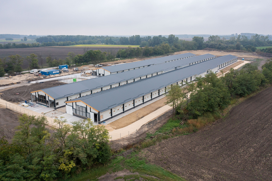 TeraSteel termékeiből épült a győri baromfi központ