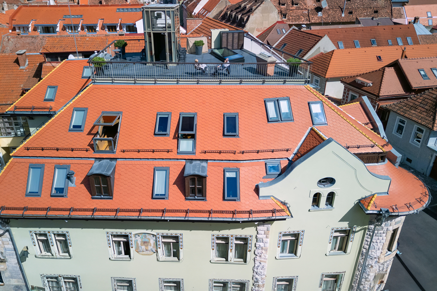 VELUX ablakokon át a brassói panorámára