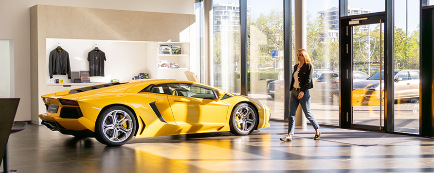 VELUX Commercial kupolák az új budapesti Lamborghini autószalonban