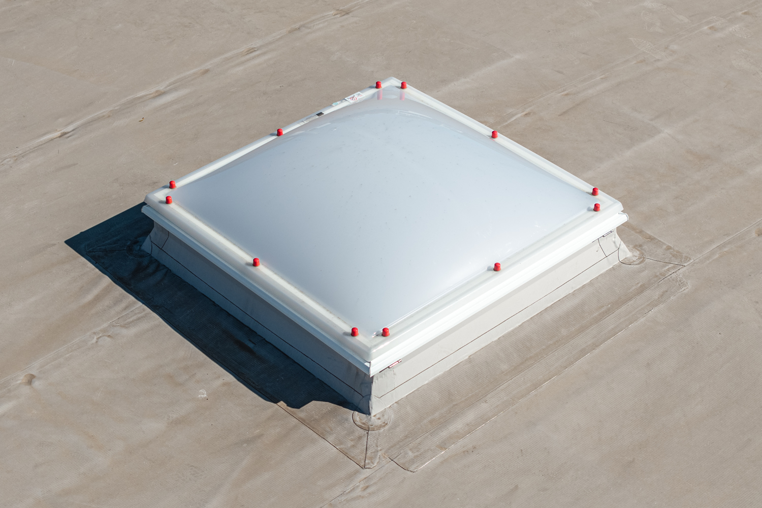 VELUX Commercial TOP-90 Plus kupola –  Lamborghini autószalon, Budapest
