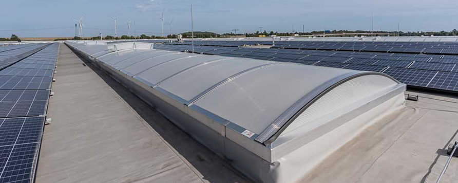 Velux Commercial felülvilágítók a HORSCH Landmaschinen gyártócsarnokában