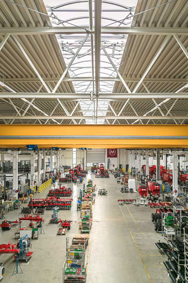 Velux Commercial felülvilágítók a HORSCH Landmaschinen gyártócsarnokában