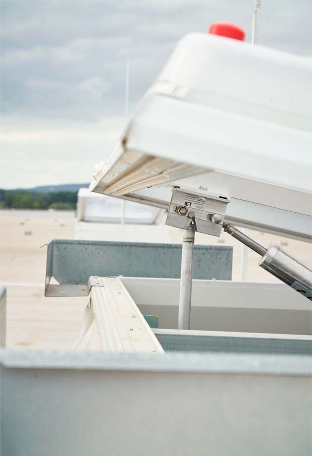 VELUX Commercial felülvilágítók a Koenig & Bauer Kammann GmbH ipari épületén