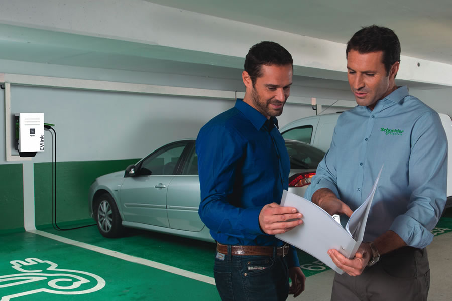 Online képzés a Schneider Electric EVlink elektromosautó-töltő menedzsmentről