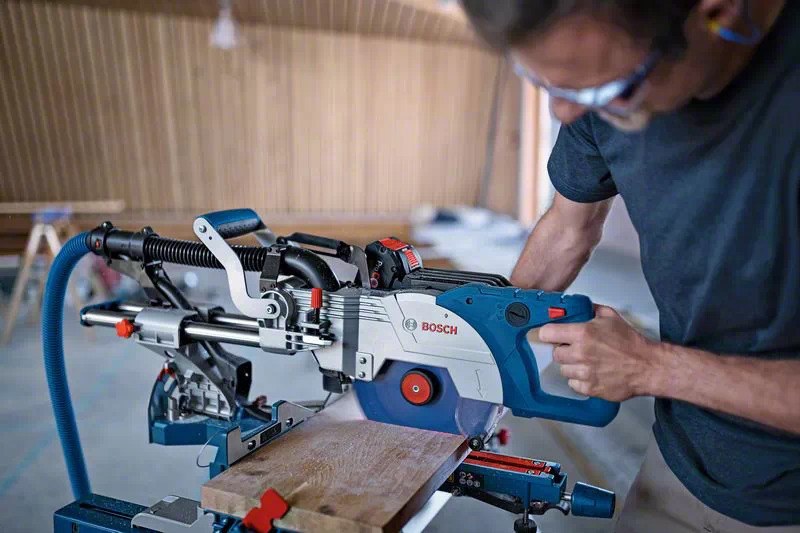 Bosch GCM 18V-216 DC Professional akkus leszabó és gérvágó fűrész