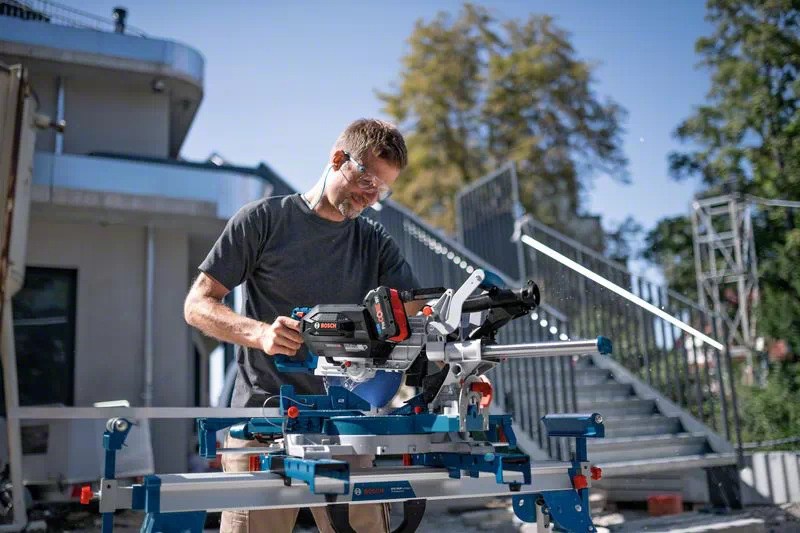 Bosch GCM 18V-216 DC Professional akkus leszabó és gérvágó fűrész
