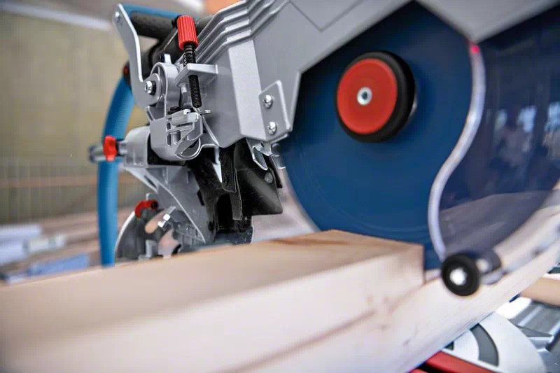 Bosch GCM 18V-216 DC Professional akkus leszabó és gérvágó fűrész