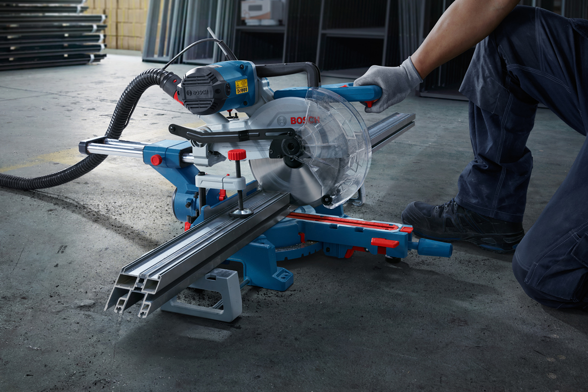 Bosch GCM 18V-254 D Professional akkus leszabó és gérvágó fűrész