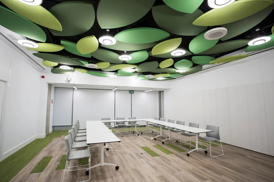 Ecophon Solo Ellipseszabadon függő hangelnyelő elemek