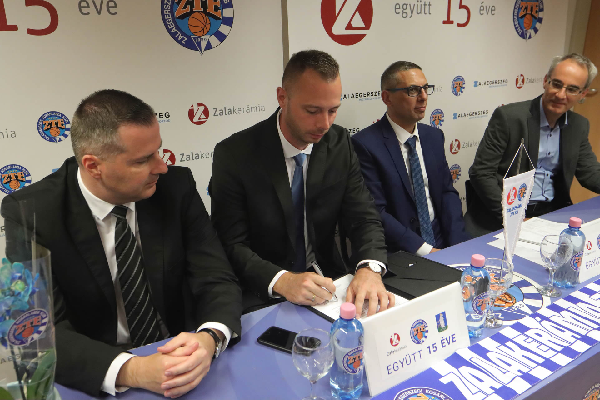 15 év együtt, jóban-rosszban, tűzön-vízen