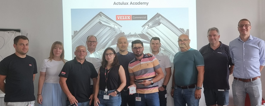Két napos technikai tréningen vett részt a VELUX Commercial csapata
