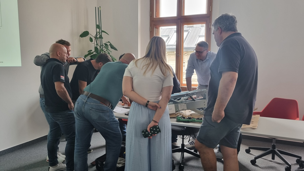 Két napos technikai tréningen vett részt a VELUX Commercial csapata