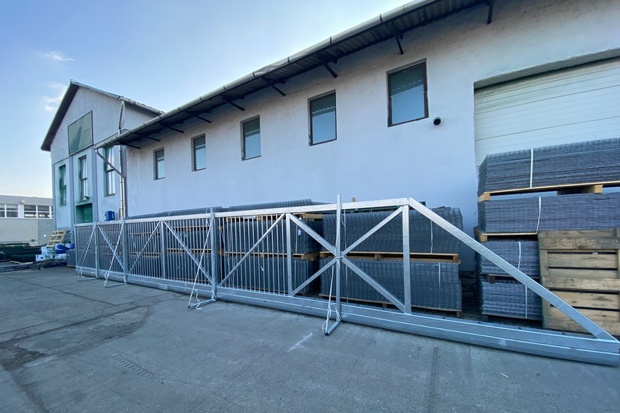 Steelvent Huba utóhorganyzott pálcás úszókapu