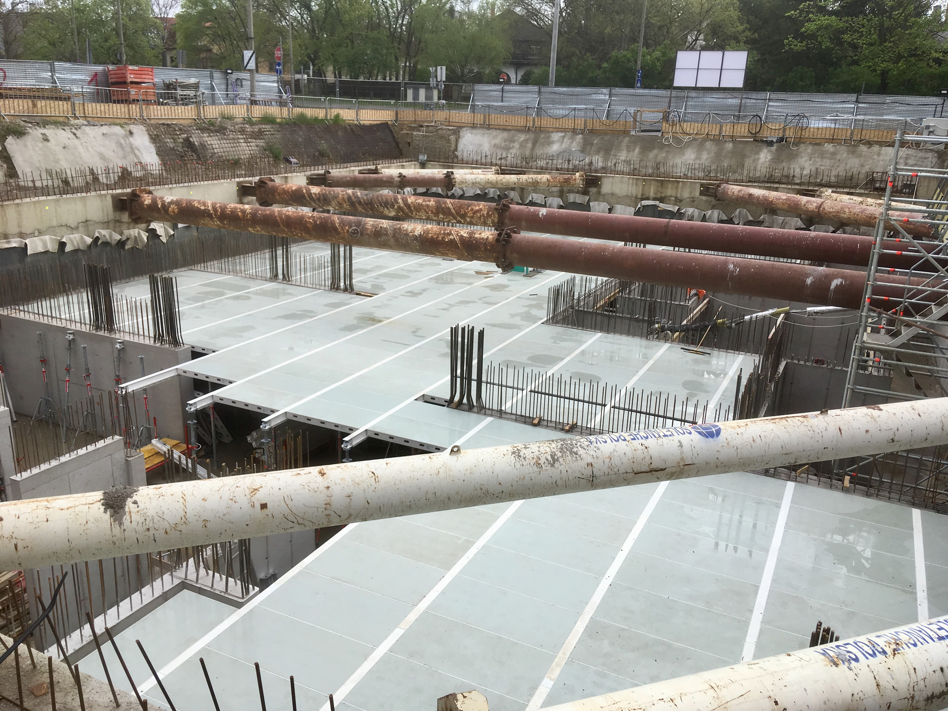 Környezettudatosan összeállított zsalupark a MEVA műanyag zsaluhéj-technológiájára alapozva