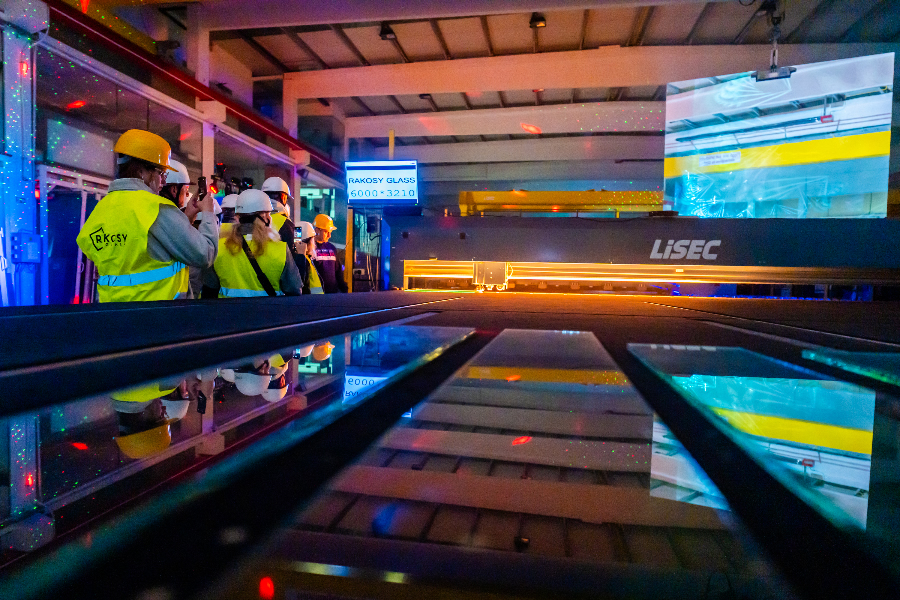Több mint síküveg-megmunkálás: egyedülálló technológiák a Rákosy Glassnál