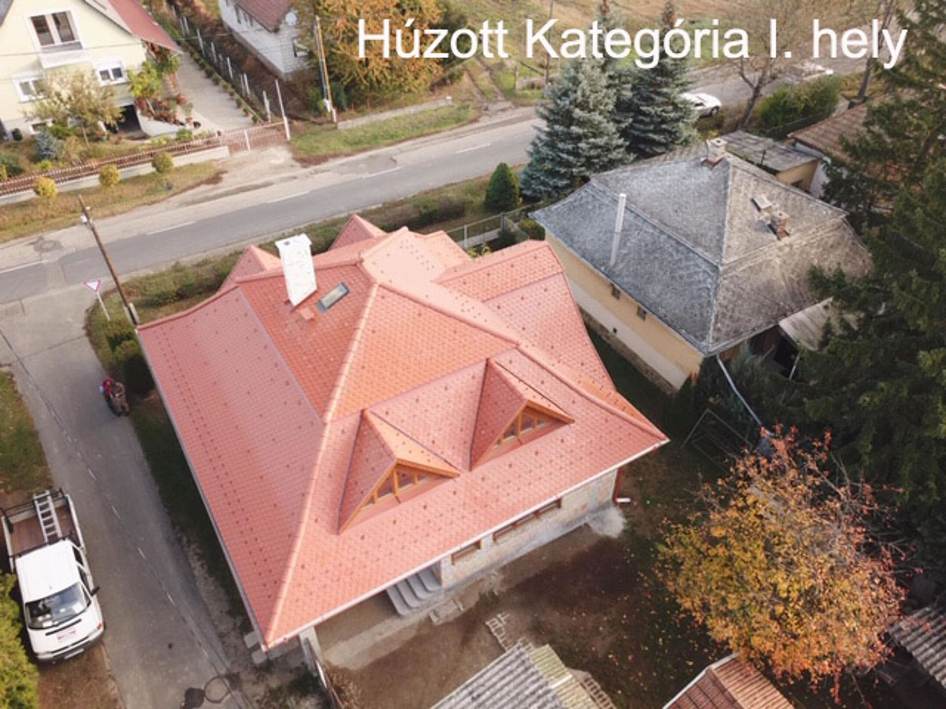 Hogyan kerül a cserép a homlokzatra? - Átadták a 2018-as Tondach Tetőfedő Rangadó pályázat díjait