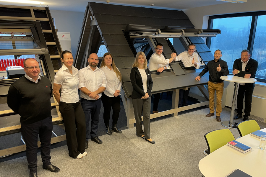 Új campus megnyitása a Rotonál