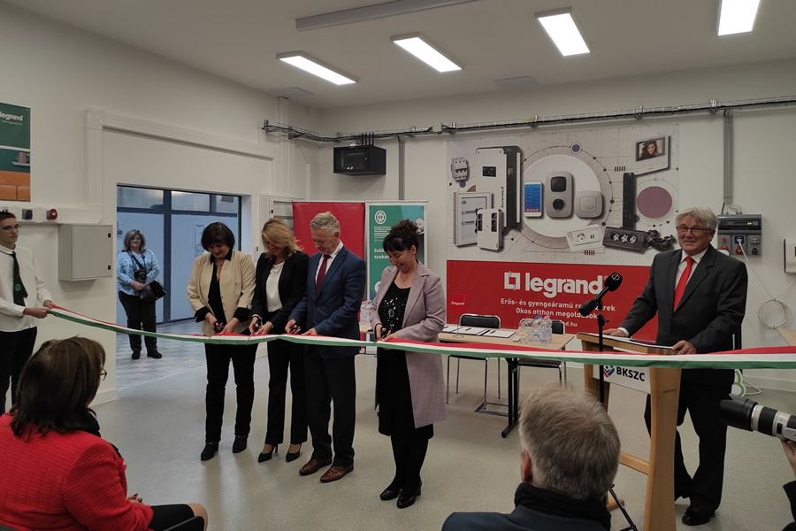 Megnyílt az új Legrand Csepeli Bemutatóterem