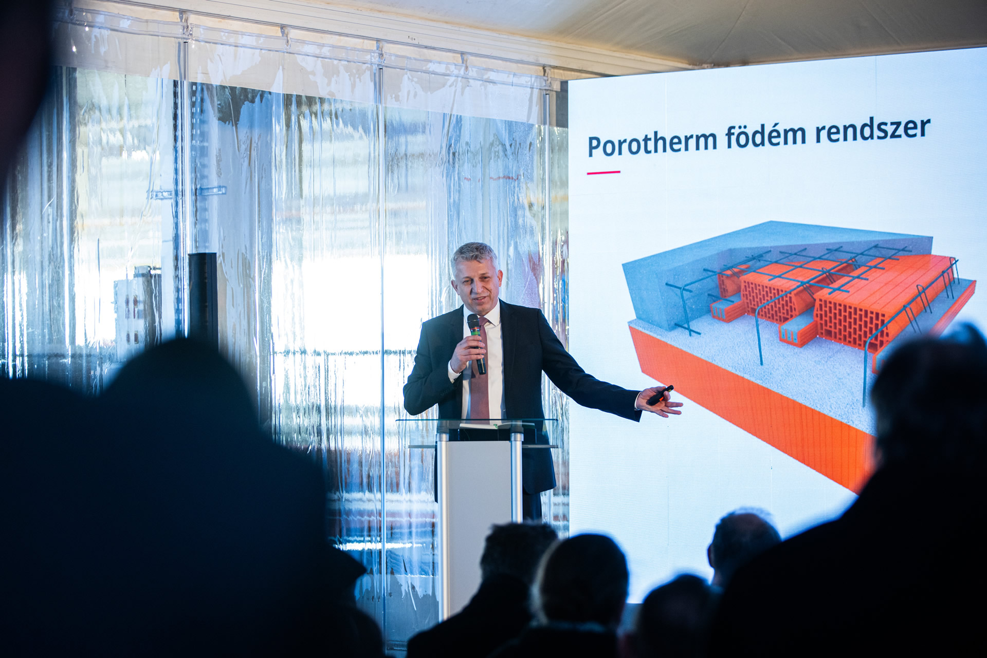 Tarsoly József a Wienerberger zRt. Igazgatóságának elnöke Tarsoly József a Wienerberger zRt. Igazgatóságának elnöke