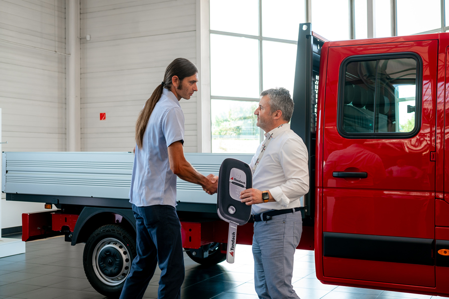 Átadták a Wienerberger kivitelezői programjának fődíját, egy Renault Mastert