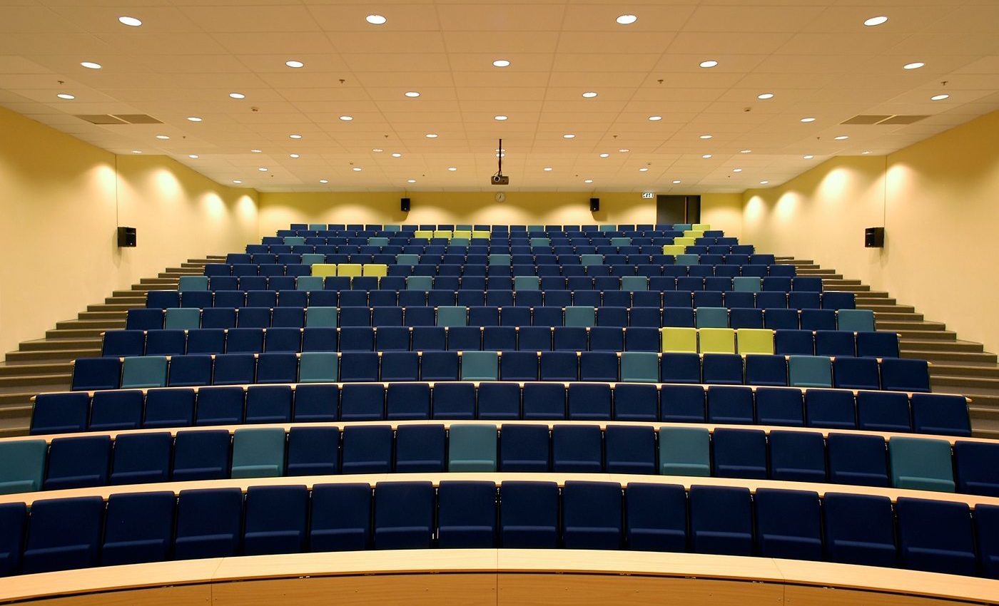 Skeie/Symposium előadótermi bútorcsalád