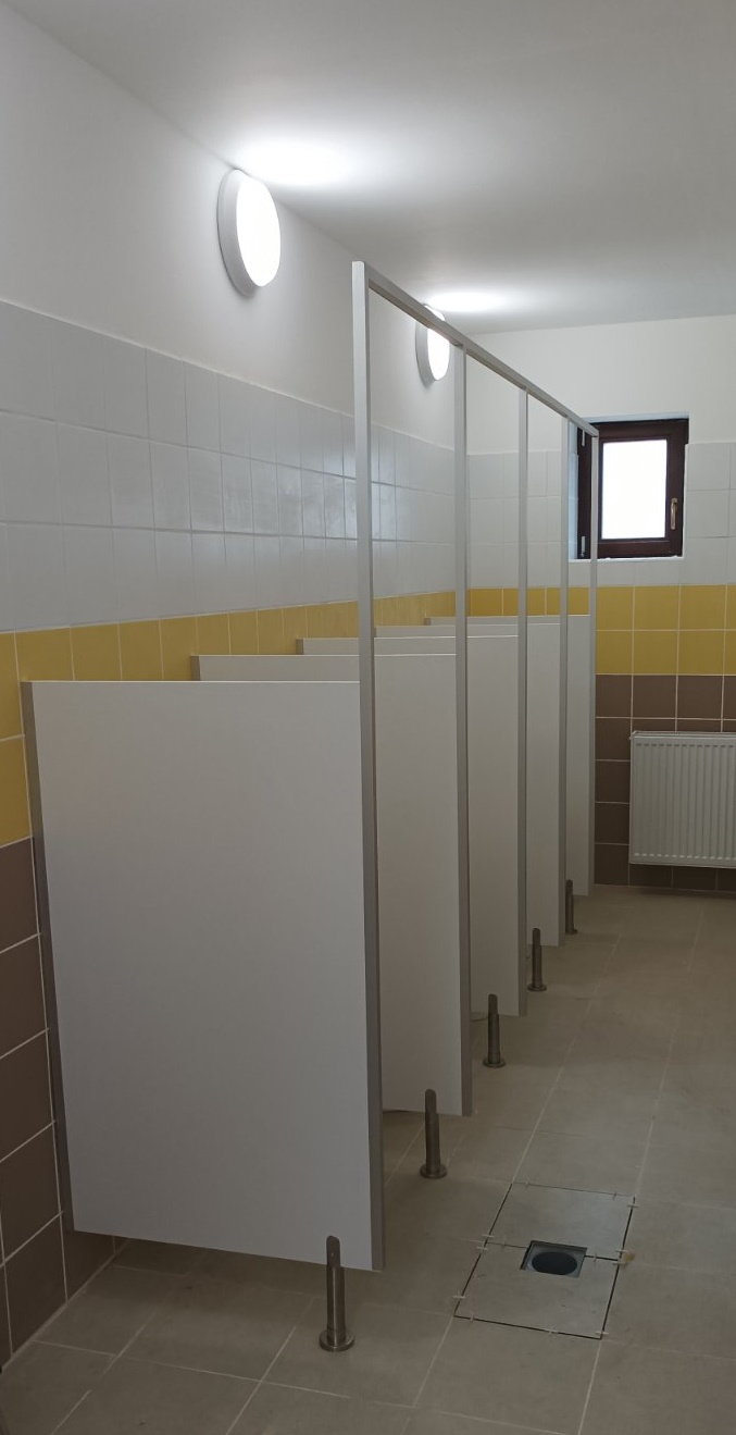SVM felső összekötésű óvodai WC válaszfalak