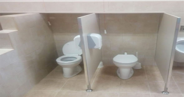 SVM polcos összekötésű óvodai WC válaszfalak