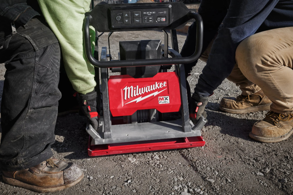 MILWAUKEE MX FUEL™ lapvibrátor