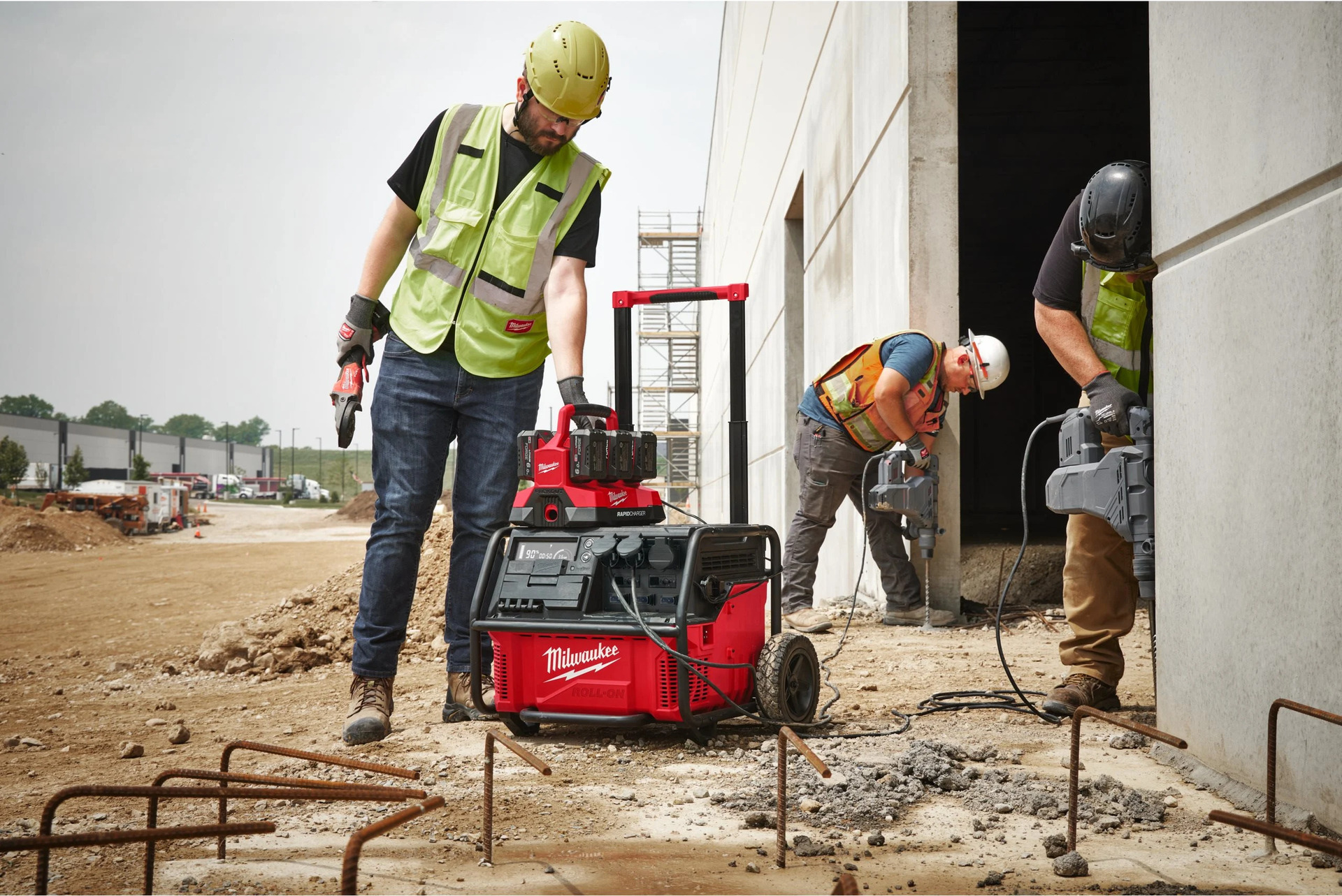 MILWAUKEE ROLL-ON™ 7200/3600 W 2,5 kWh áramellátó rendszer