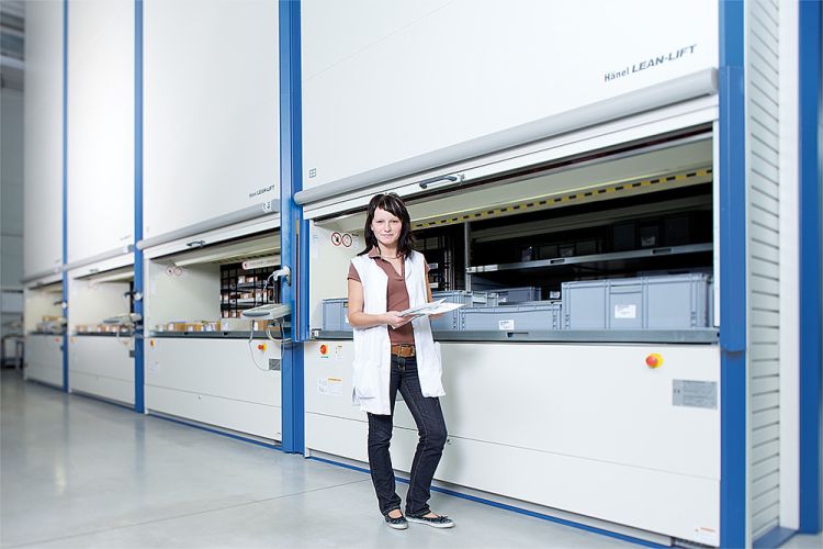 Automatikus RFID szerszám- és alkatrészkövetés a Hänel Lean-Lift raktárrendszeren