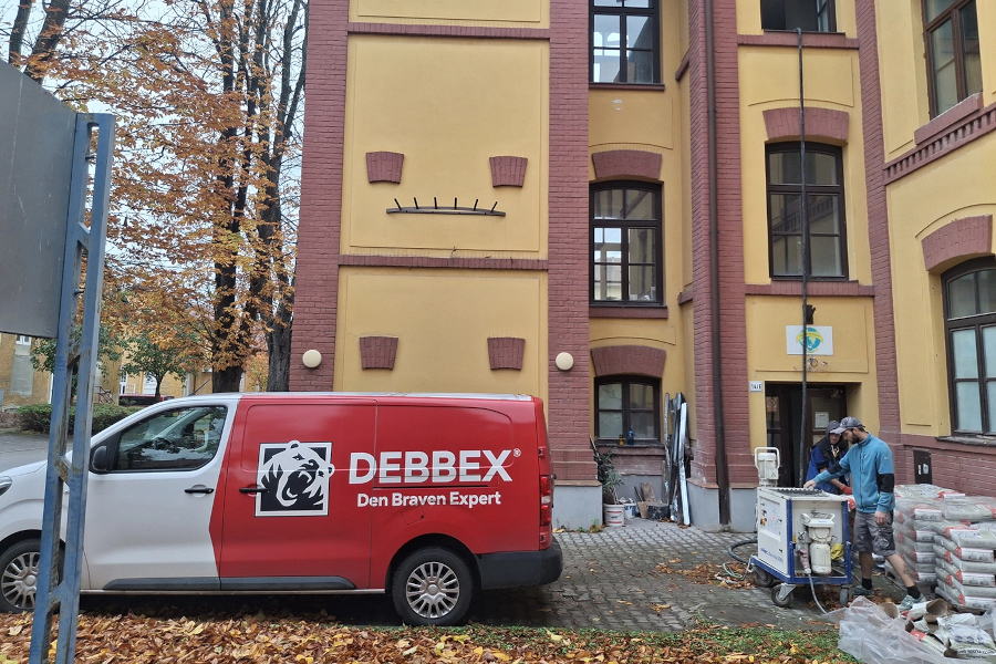 A DEBBEX MULTI FLOOR S600 önterülő aljzatkiegyenlítő használata kisebb és nagyobb projekteknél