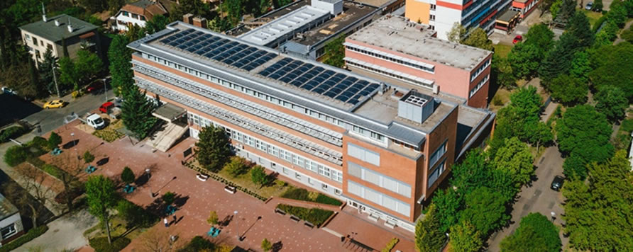 dormakaba digitális kilincsek a BGE PSZK tantermeiben