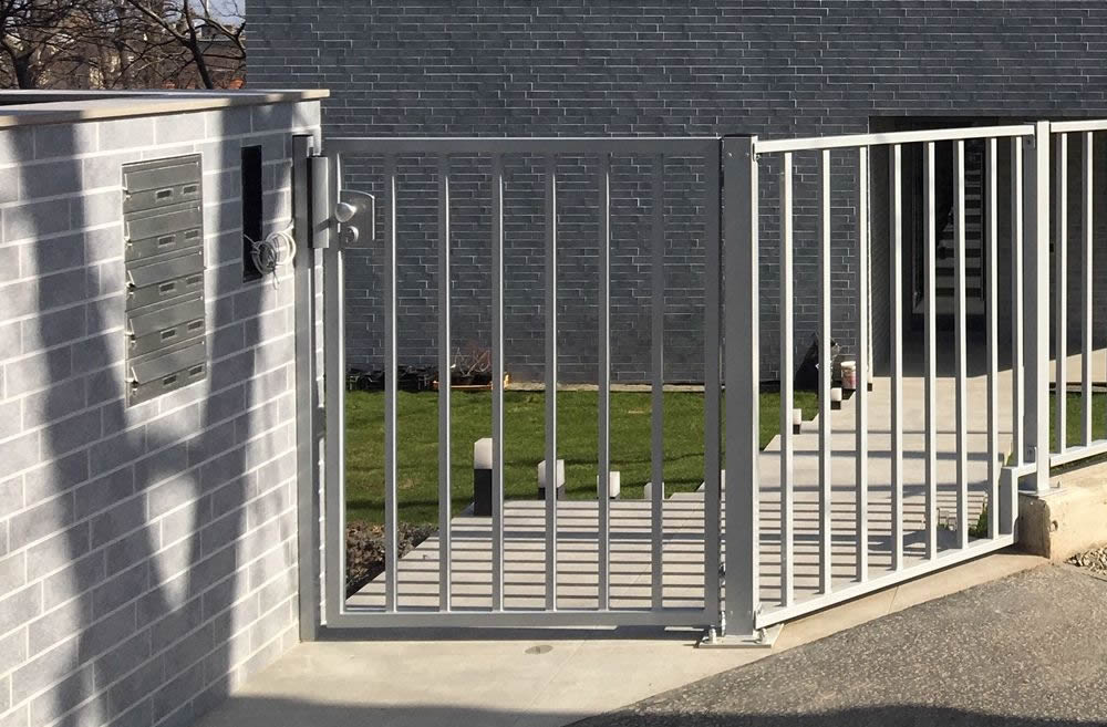 Dirickx kerítésrendszer egy Budapesti társasháznál