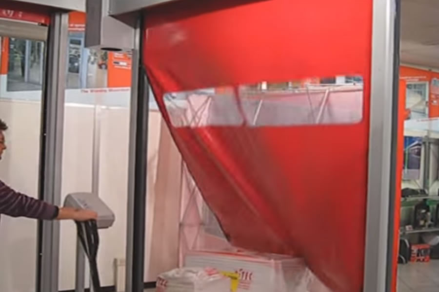 Bemutató videó a DITEC Smart Reset ipari gyorskapuról működés közben