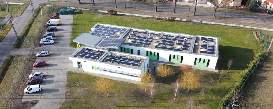 Yingli napelemek egy Mórahalmi biotechnológiai kutatóközpontban
