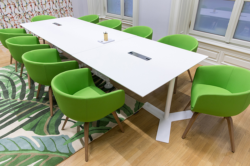 Europa Design bútorok az AYMC Ybl-palotában berendezett új irodájában