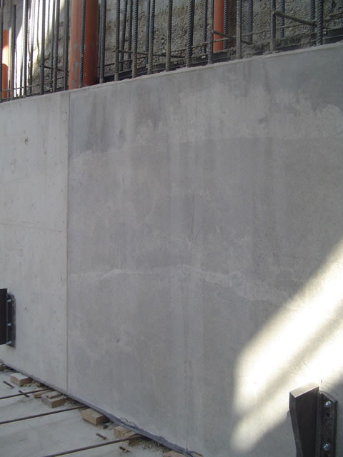 M4 Metró építése - bal oldalon új zsalutáblával, jobb oldalon FORMTEX® zsaluhéjjal készült betonszerkezet M4 Metró építése - bal oldalon új zsalutáblával, jobb oldalon FORMTEX® zsaluhéjjal készült betonszerkezet