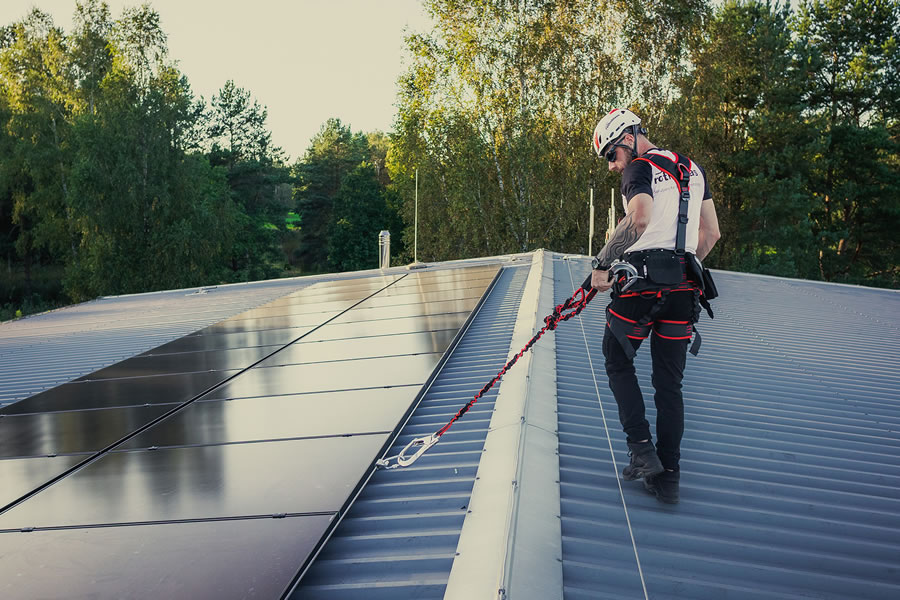 Fotovoltaikus rendszerek karbantartása Rotho Blaas védőeszközökkel