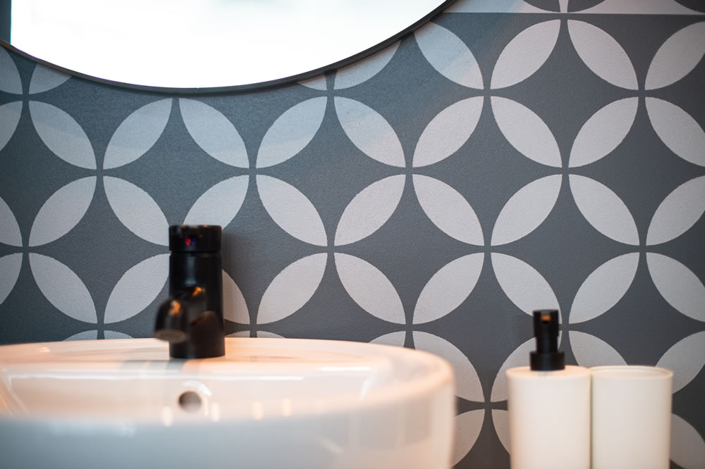 Fürdőfelújítás bontás nélkül JUB Hydrosol Decor rendszerrel