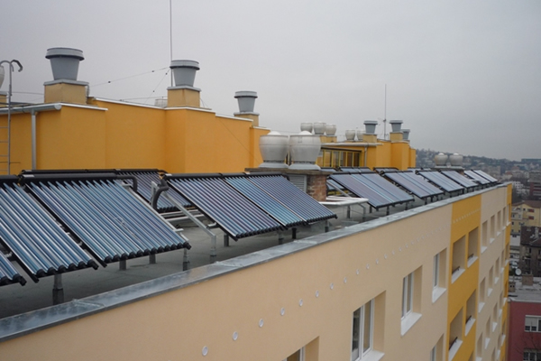 180 lakásos társasház HMV termelése és fűtés rásegítése Greenway® Solar közvetítőközeggel