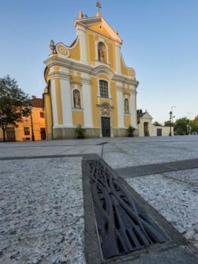 Hauraton folyókarács - Bécsikapu tér, Győr Hauraton folyókarács - Bécsikapu tér, Győr