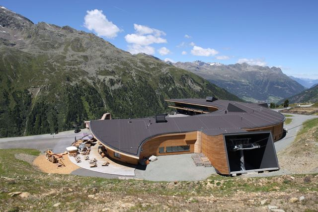 Hörmann termékek a Top Mountain  Crosspoint  motorkerékpáros múzeumban