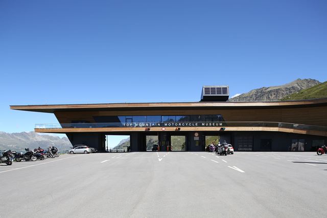 Hörmann termékek a Top Mountain  Crosspoint  motorkerékpáros múzeumban