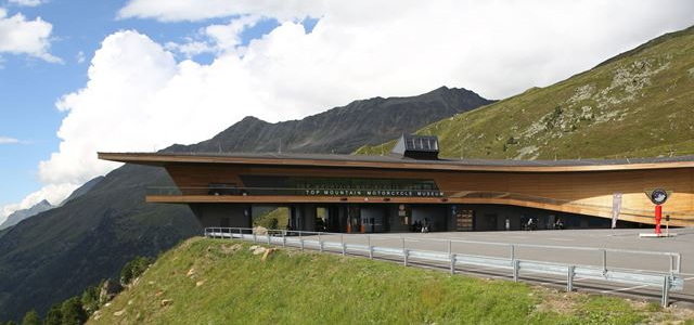Hörmann termékek a Top Mountain  Crosspoint  motorkerékpáros múzeumban