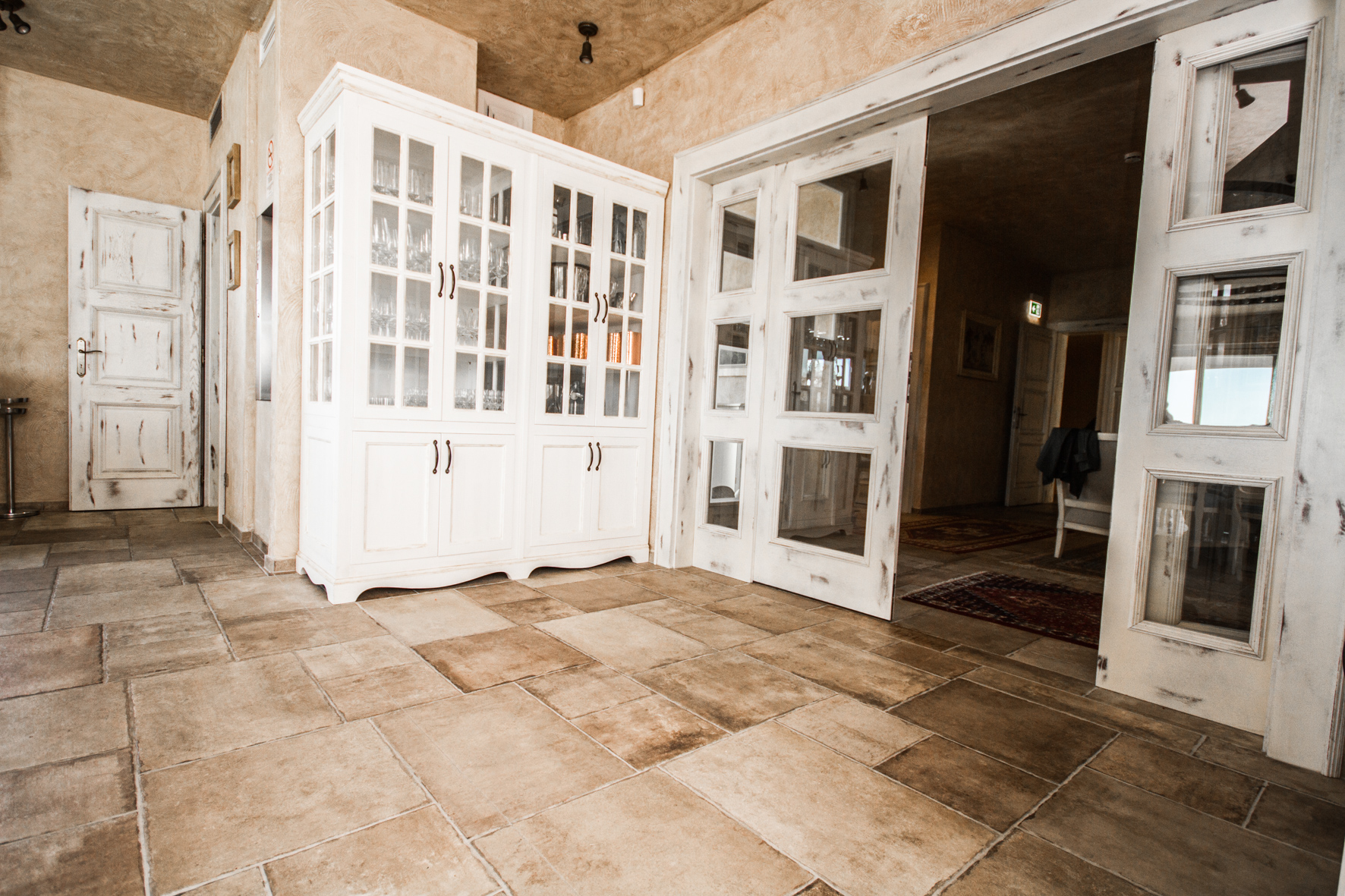 A Provence-i stílusú Hotel Vitae kül- és beltéri burkolatainál a Mapei segédanyagait alkalmazták