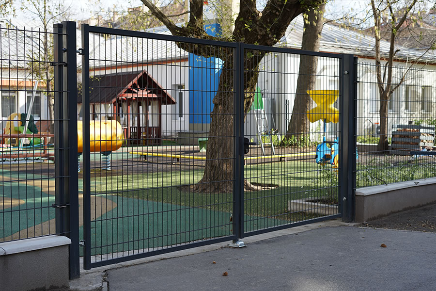 Kétszárnyú kapu