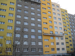 Klímabarát panelház Policolor hőszigetelő rendszerrel